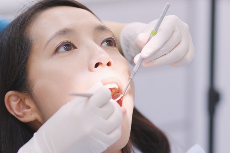 How to Treat Swollen Gums Near a Wisdom Tooth